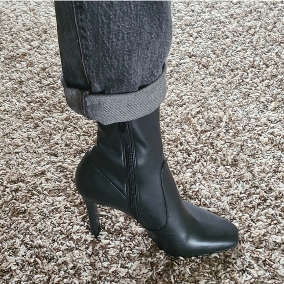 ALDO Delores Black Ankle Booties - Picture 9 of 9